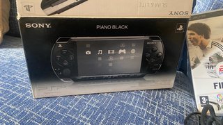 PSP Piano Black + 3 Juegos sin batería