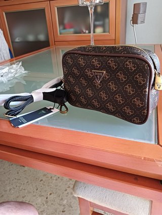 Bolso Guess Marrón y Negro