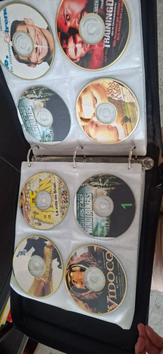 Estuche con 101 Películas y series DVD