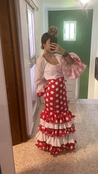 Traje de flamenca rojo y rosa