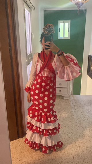 Traje de flamenca rojo y rosa