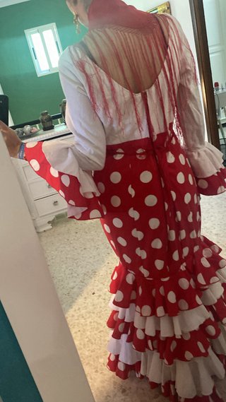Traje de flamenca rojo y rosa