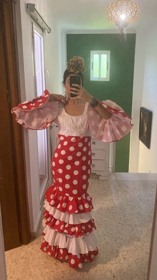Traje de flamenca rojo y rosa