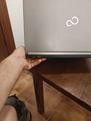 Portátil Fujitsu Plata y Negro