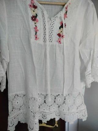 Blusa blanca bordada flores talla L