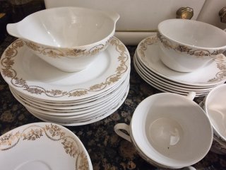 Vajilla porcelana antigua oro y blanco