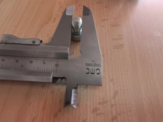 Llave y tornillos de seguridad