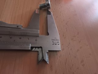 Llave y tornillos de seguridad