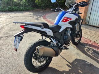 Moto Adventure Azul y Blanca