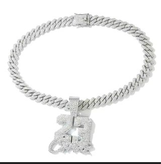 Collar con colgante números 23