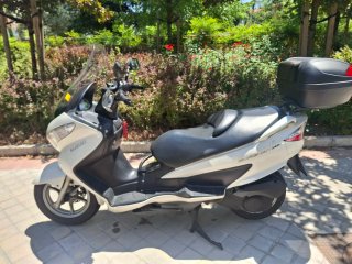 Suzuki Burgman 200 Blanca