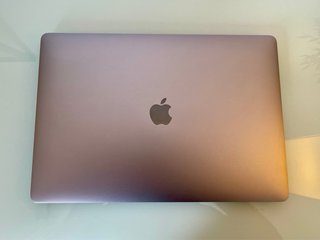 MacBook Pro 15" i9 8 núcleos / 32GB RAM / SSD 1TB