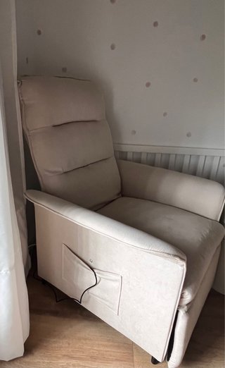 Sillón reclinable eléctrico beige