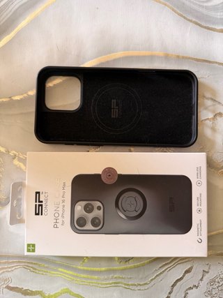 Funda SP Connect iPhone 16 Pro Max Negra