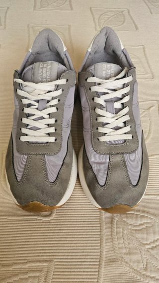 Zapatillas Pull&Bear grises y blancas