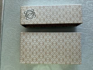 Bolso de mano Loewe blanco roto.