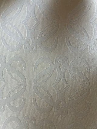 Bolso de mano Loewe blanco roto.