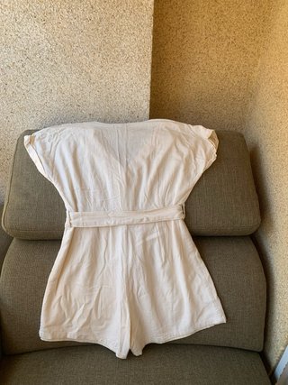 Mono corto beige de la marca Muse
