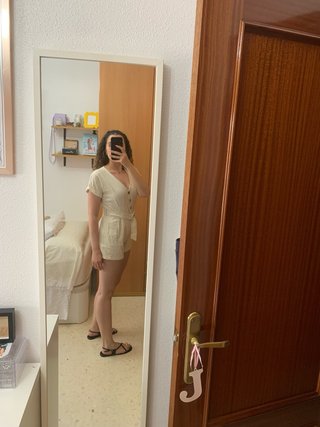 Mono corto beige de la marca Muse