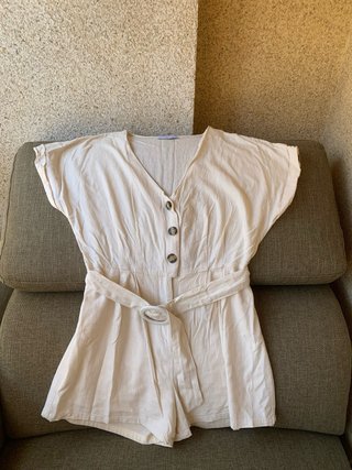 Mono corto beige de la marca Muse