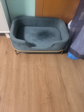 Cama perro patas metal dorado