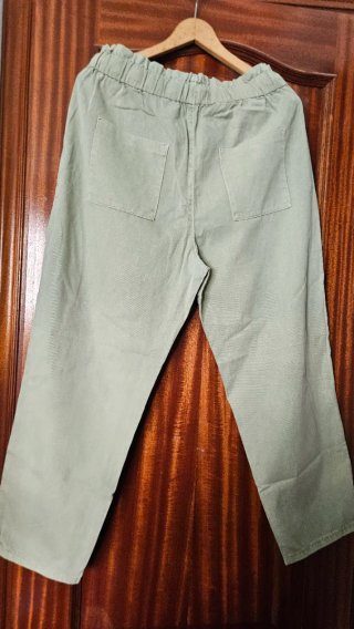 Pantalón Zara verde