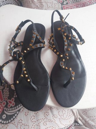 Sandalias Zara Piel Talla 36 Tachuelas Doradas