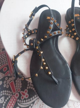 Sandalias Zara Piel Talla 36 Tachuelas Doradas