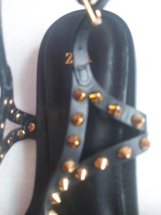 Sandalias Zara Piel Talla 36 Tachuelas Doradas