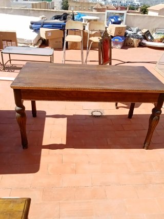 Mesa de madera para tienda