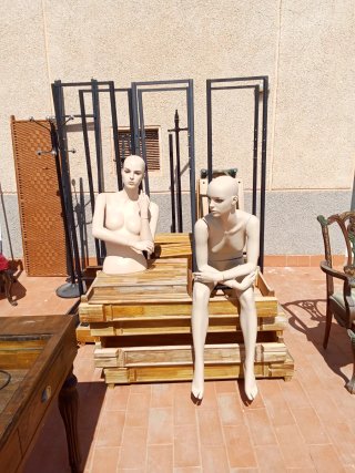 Mesa de madera para tienda