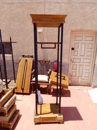 Mesa de madera para tienda