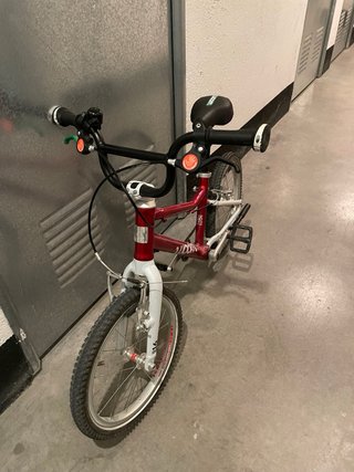 Bicicleta Woom 3 Roja edición metalizada. Año 2024