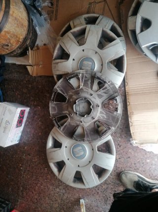 4 Tapacubos Seat 17 20€