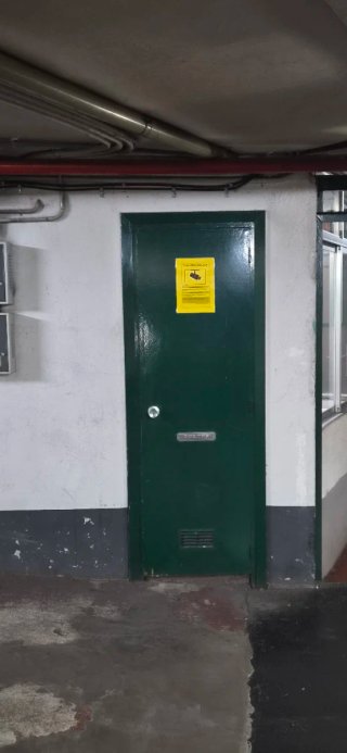 Se vende raya de garaje de 12,5 metros cuadrados