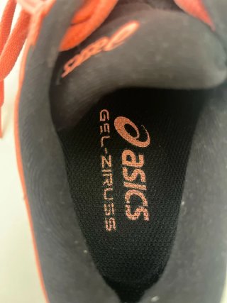 Scarpe da corsa Asics nere e arancioni