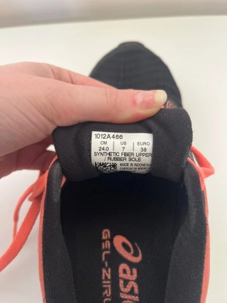Scarpe da corsa Asics nere e arancioni