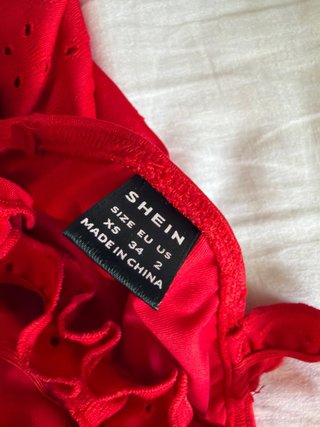 Vestido rojo con bordado