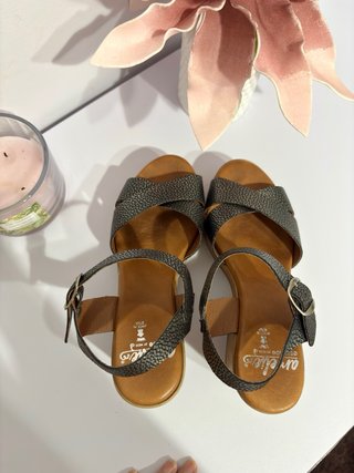 Sandalias tacón plataforma negras y plateadas