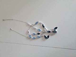 Pendientes Azules y Plateados, colgante y pulsera.