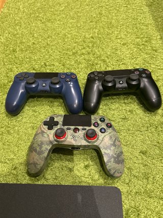 Consola PS4 Slim Negra + 3 Mandos