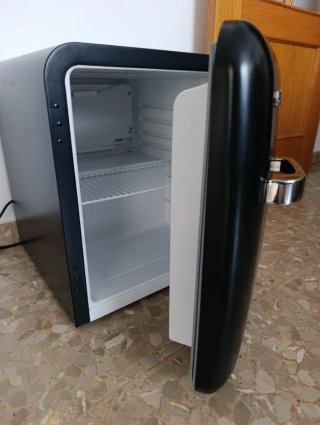 Mini Nevera Retro CREATE Negra