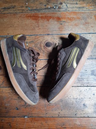 Zapatillas Marrones y Doradas
