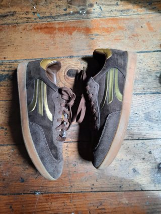Zapatillas Marrones y Doradas