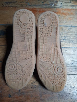 Zapatillas Marrones y Doradas