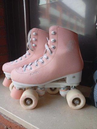Patines de bota rosas