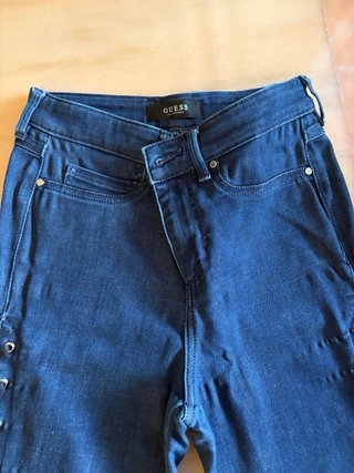 Pantalones Guess Talla 34 con Cuerdas Laterales