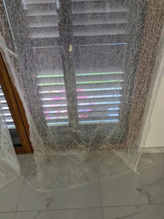 Tende trasparenti con decoro bianco