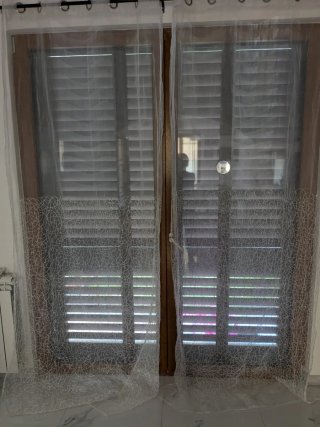 Tende trasparenti con decoro bianco