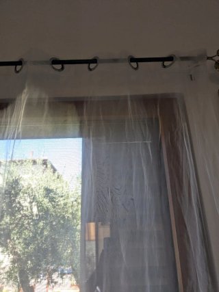 Tende trasparenti con decoro bianco